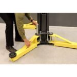 MaxJax M7K Portable Two-Post Car Lift 7000 Lb Capacity 110V - Image 4