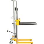 Global Industrial 988935 880 lbs. Manual Hydraulic Lift Stacker - Image 2