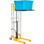 Global Industrial 988935 880 lbs. Manual Hydraulic Lift Stacker - Image 4
